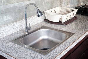 厨具/餐具、餐桌