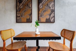 別墅 | 私人廚房 | 鍋具/餐盤/廚房用品、餐桌