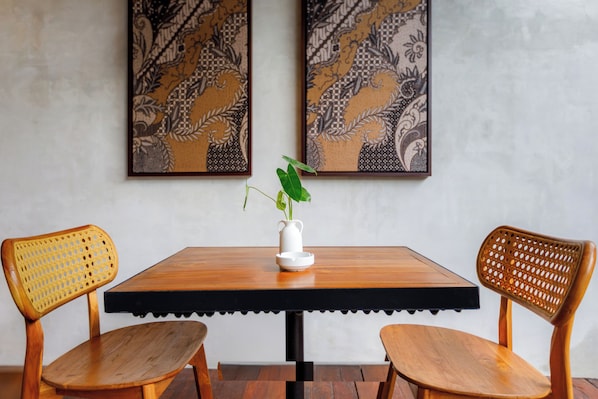 别墅 | 私人厨房 | 厨具/餐具、餐桌