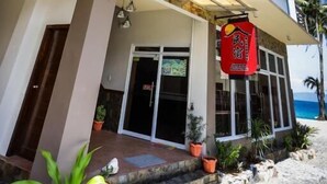 Gambar tidak terklasifikasi, 2 dari 46, tombol