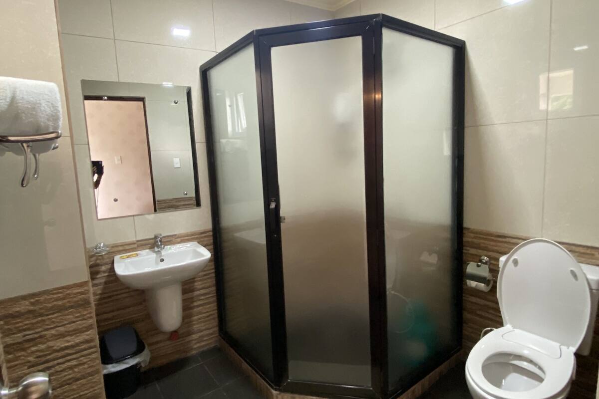Buồng tắm vòi sen, vòi sen phun mưa, đồ dùng nhà tắm miễn phí 