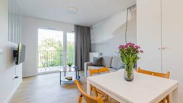 Comfort Apartment | Blackout curtains, iron/ironing board, free WiFi