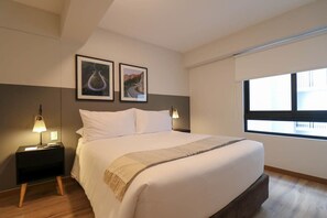 2 bedrooms, desk, iron/ironing board, WiFi - w* | Modern 2BR in the Heart of Miraflores (Miraflores)