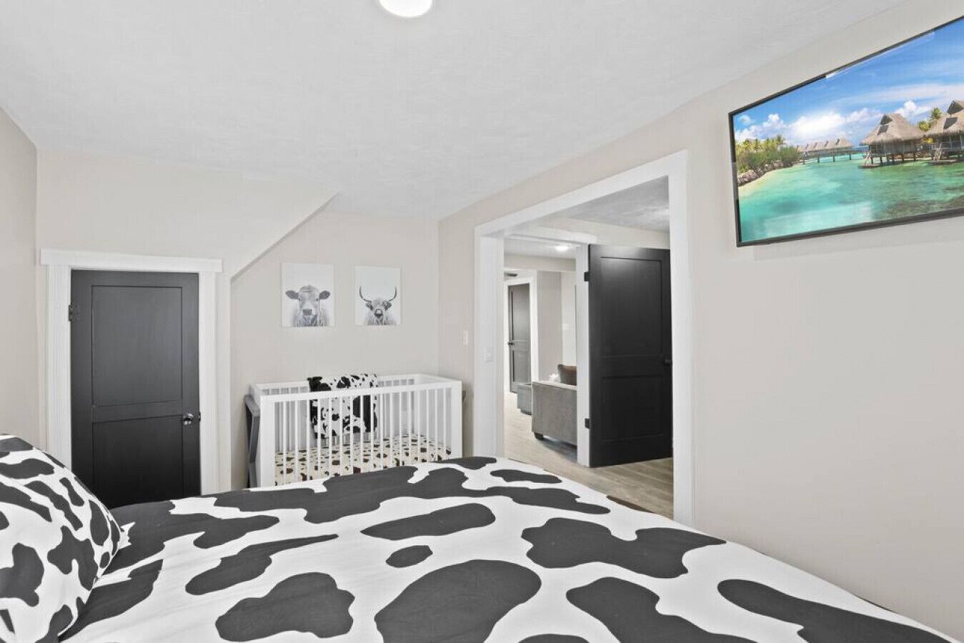 5 bedrooms, desk, iron/ironing board, cribs/infant beds