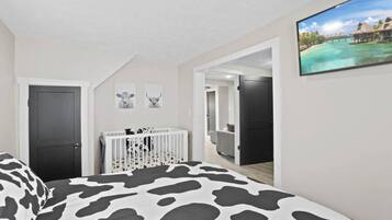 5 bedrooms, desk, iron/ironing board, cribs/infant beds