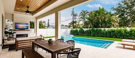 Outdoor dining