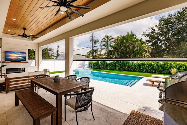 Outdoor dining