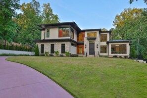 Exterior - The Grand Escape, Modern Luxury, Class (Atlanta)
