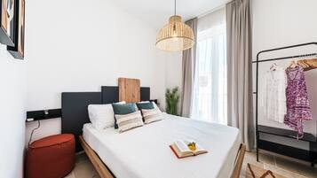 Apartamento panorâmico, 2 quartos, terraço, vista parcial para o mar | Wi-Fi de cortesia, roupa de cama