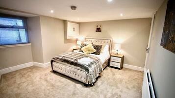 6 bedrooms, WiFi, bed sheets