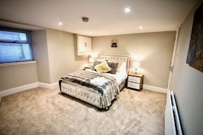 6 bedrooms, WiFi, bed sheets