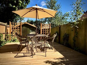 Outdoor dining - Mill House Townhouse (Newmarket)