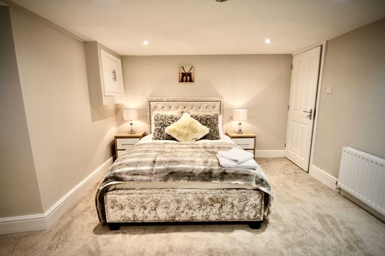 6 bedrooms, WiFi, bed sheets