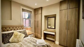6 bedrooms, WiFi, bed sheets