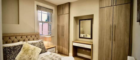 6 bedrooms, WiFi, bed sheets