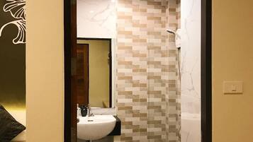 Twin Room | Bathroom | Shower, free toiletries, towels, soap
