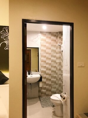 Twin Room | Bathroom - SJ Miracle Hotel (Hat Yai)
