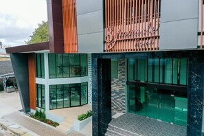Front of property - SJ Miracle Hotel (Hat Yai)