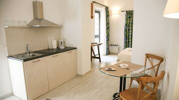 Basic Apartment | Pemandangan dari bilik