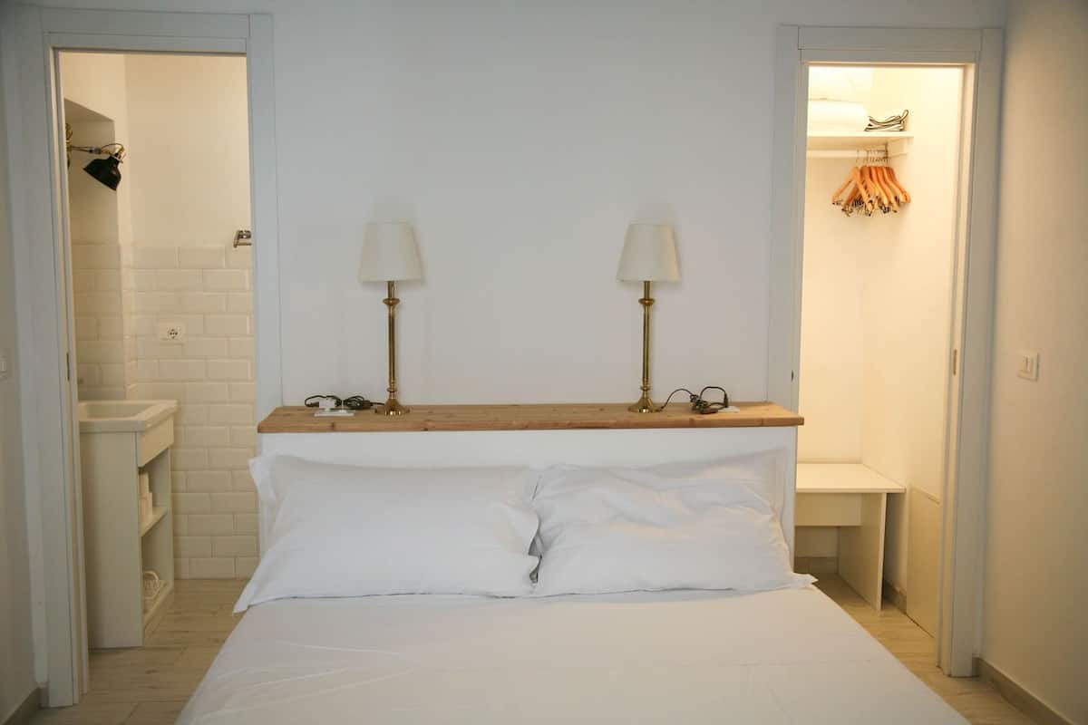 1 bedroom, premium bedding, down duvets, blackout curtains