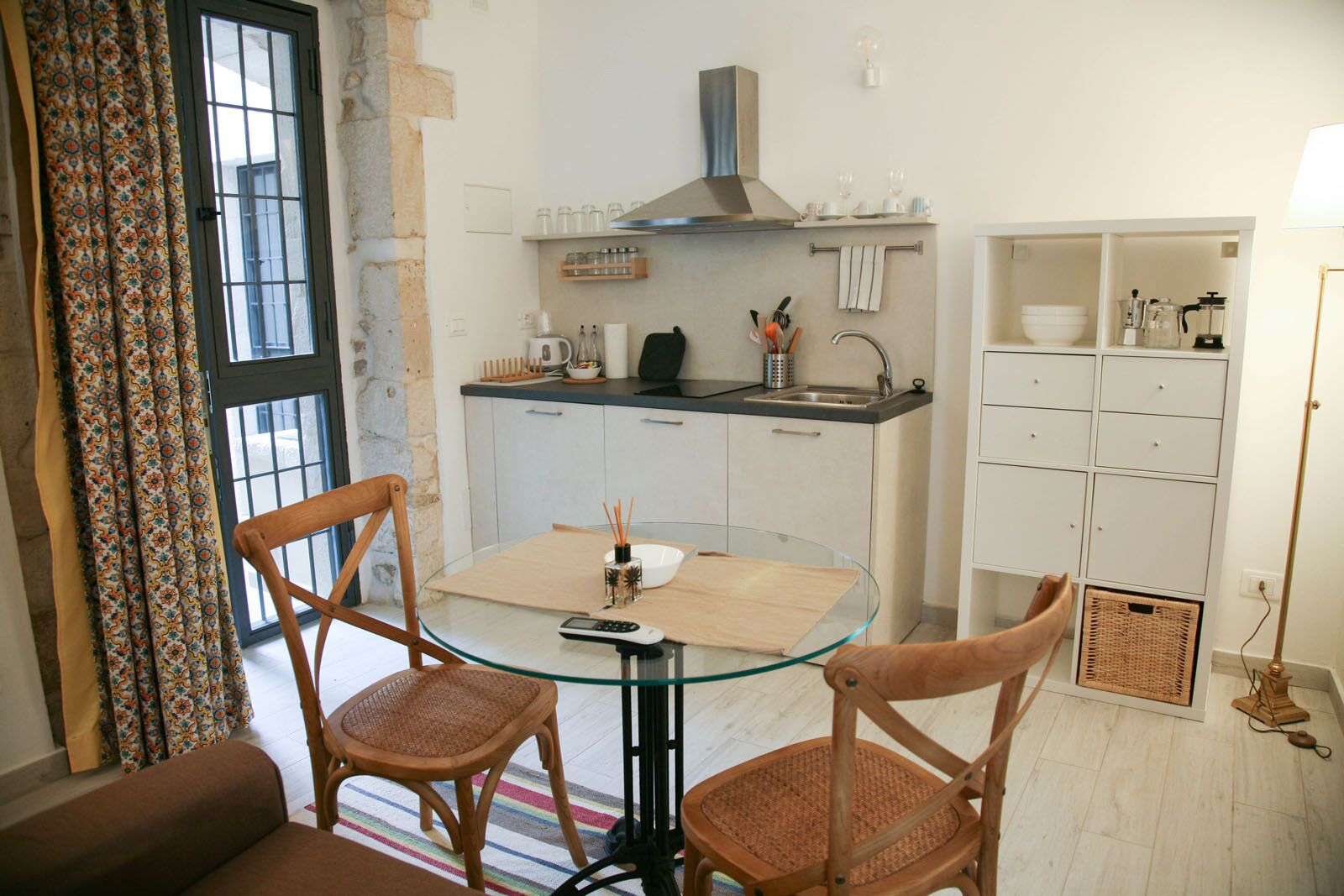 スタンダード アパートメント | リビング エリア | 32 インチのスマートテレビ (デジタル放送視聴可)