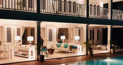 Casa Blanca Luxury Staffed Beach Villa with Sea View