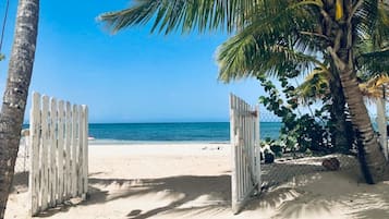 Camastros y toallas de playa