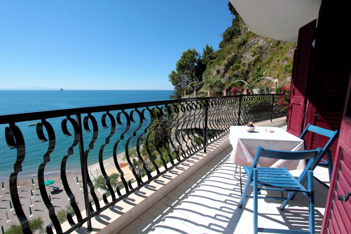 Leilighet – superior, 1 soverom, terrasse, sjøutsikt | Terrasse/patio