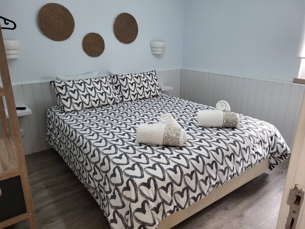 2 bedrooms, iron/ironing board, WiFi, bed sheets