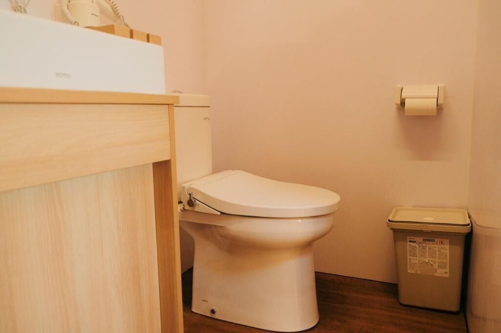 Kamar mandi | Shower, pengering rambut, handuk, dan sabun