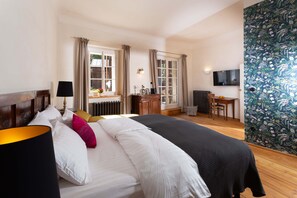 Basic Room | Blackout drapes, iron/ironing board, free WiFi, bed sheets - Podenhaus (Bad Aussee)