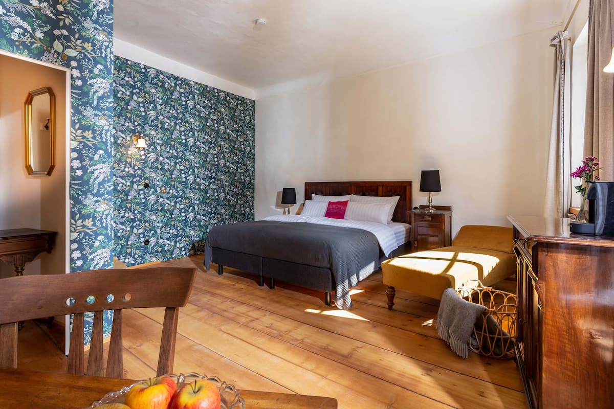 Basic Room | Blackout drapes, iron/ironing board (on request), WiFi (free)