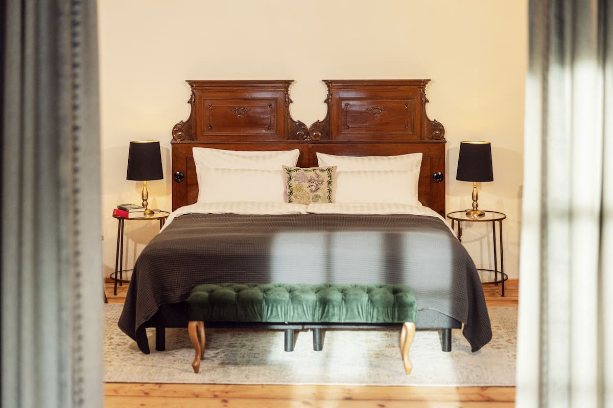 Executive Apartment | Blackout drapes, iron/ironing board (on request), WiFi (free)