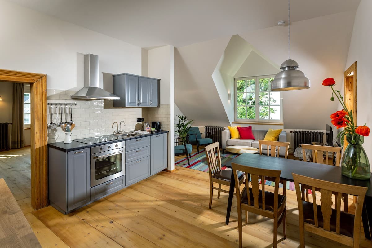 Superior Apartment | Blackout drapes, iron/ironing board (on request), WiFi (free)