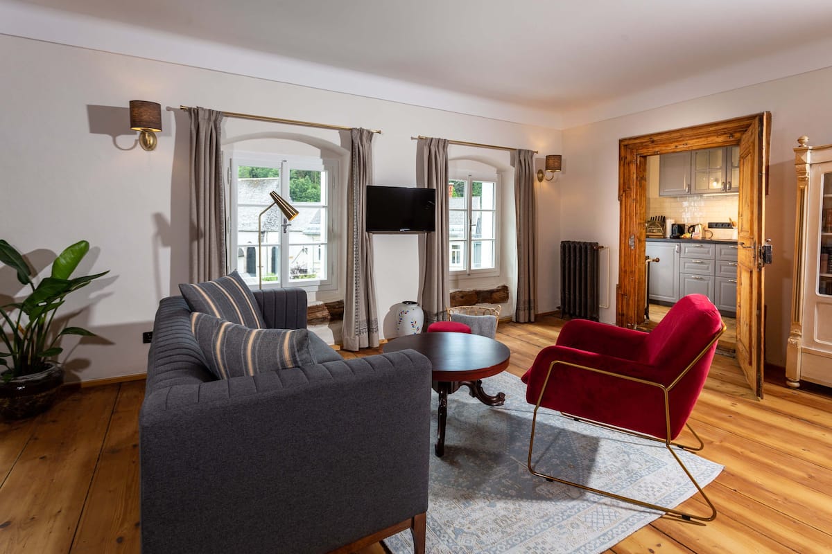 Classic Apartment | Blackout drapes, iron/ironing board (on request), WiFi (free)