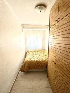 3 makuuhuonetta, silitysrauta/-lauta, Wi-Fi, vuodevaatteet