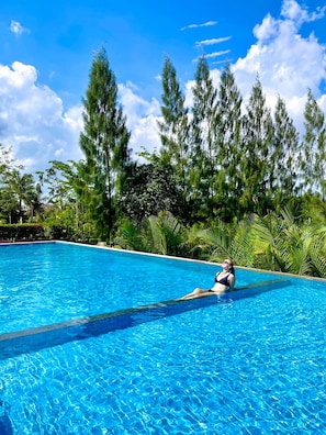 Kolam renang terbuka