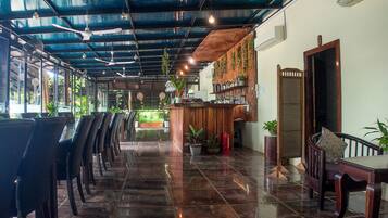 Free buffet breakfast on weekends