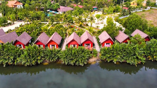 Lodge Moni Essara Kompot