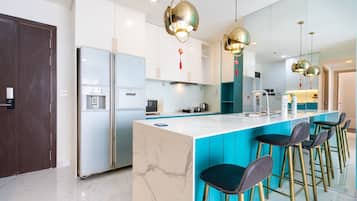 Habitación de lujo doble | Cocina privada | Frigorífico, microondas, placa de cocina y arrocera