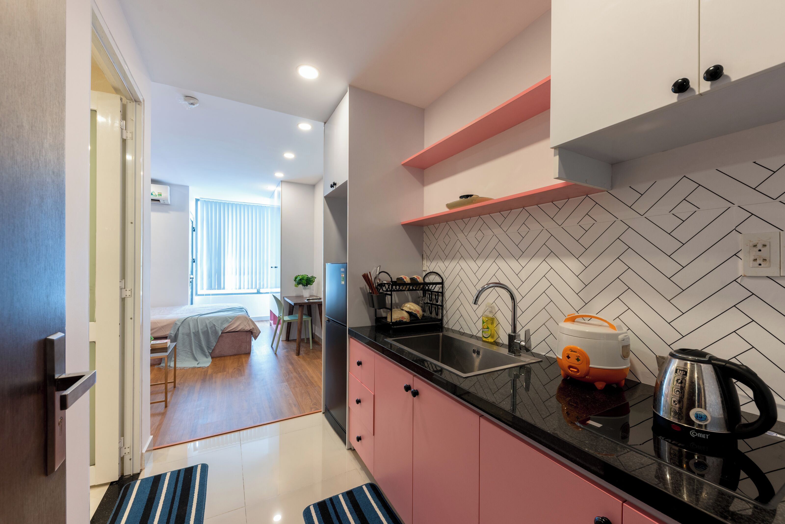 City Studio | Private kitchen | Fridge, microwave, stovetop, rice cooker