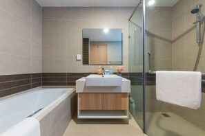 Bathroom - RIVERGATE apartment infinity pool & Gym  (Ho Chi Minh City)