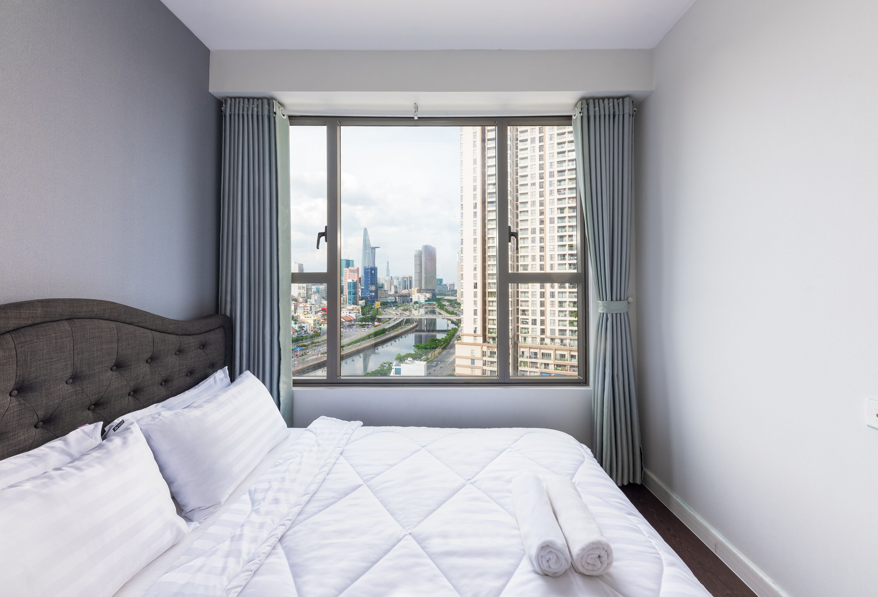 Quarto triplo família | Cortinas blackout, quartos à prova de som, ferros/tábuas de passar roupa