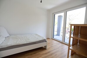 2 bedrooms, iron/ironing board, WiFi, bed sheets - Apartment "London" 63m² |Cologne|Messe|Phantasialand|Bonn (Erftstadt)