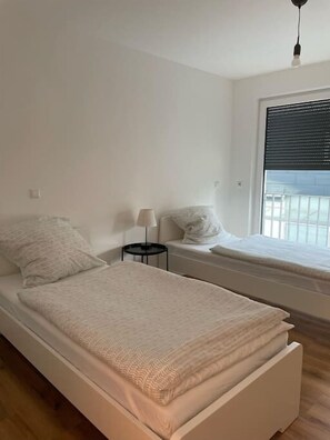 2 bedrooms, iron/ironing board, WiFi, bed sheets - Apartment "London" 63m² |Cologne|Messe|Phantasialand|Bonn (Erftstadt)