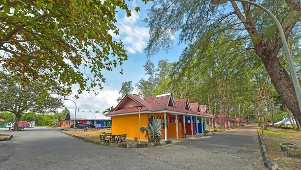 Unclassified image, 1 of 6, button - Alia Express Bari Indah Beach Resort (Setiu)