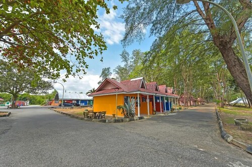 Alia Express Bari Indah Beach Resort