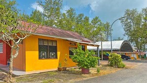 Unclassified image, 3 of 6, button - Alia Express Bari Indah Beach Resort (Setiu)