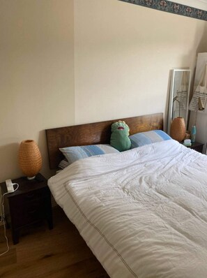 Basic Apartment, Multiple Beds | 2 bedrooms, laptop workspace, bed sheets - Calming 1BD Oasis by River Thames - Rotherhithe (London)