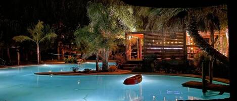 حمّام سباحة خارجي